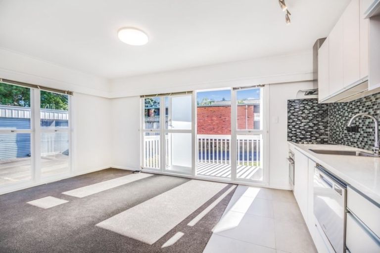 Photo of property in 2/19 Thatcher Street, Mission Bay, Auckland, 1071