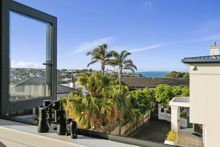 Photo of property in 9 Scarboro Terrace, Murrays Bay, Auckland, 0630