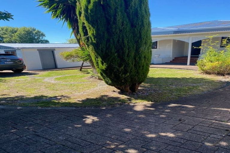 Photo of property in 1072 Great North Road, Point Chevalier, Auckland, 1022