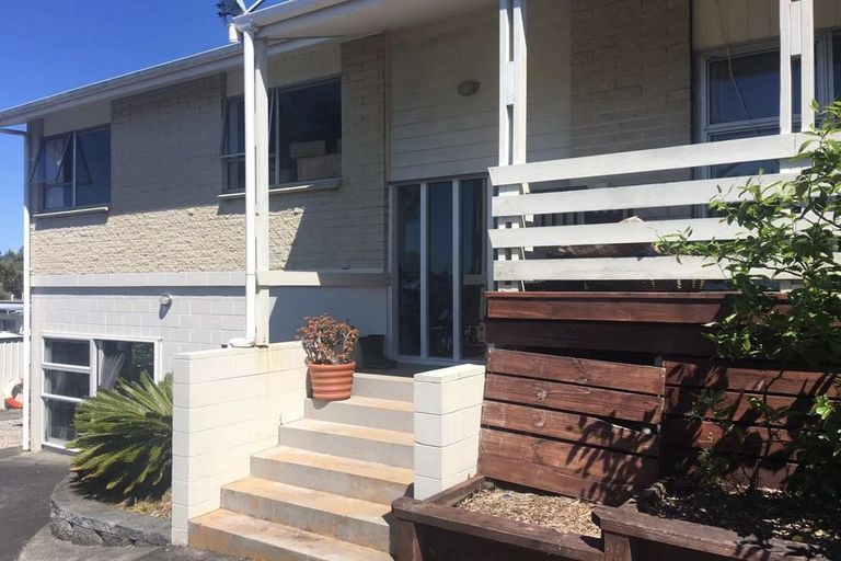 Photo of property in 224 Glamorgan Drive, Northcross, Auckland, 0630