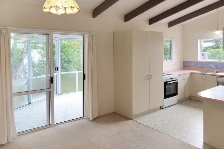 Photo of property in 8a Nutsey Avenue, Northcote, Auckland, 0627