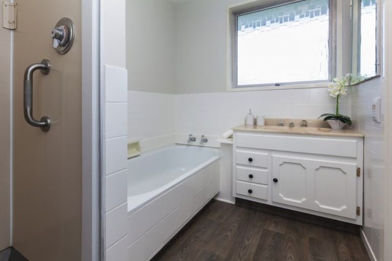 Photo of property in 40 Niven Street, Avondale, Christchurch, 8061