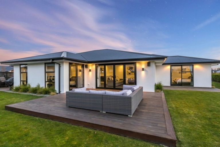 Photo of property in 41 Te Whenu Crescent, Marshland, Christchurch, 8083