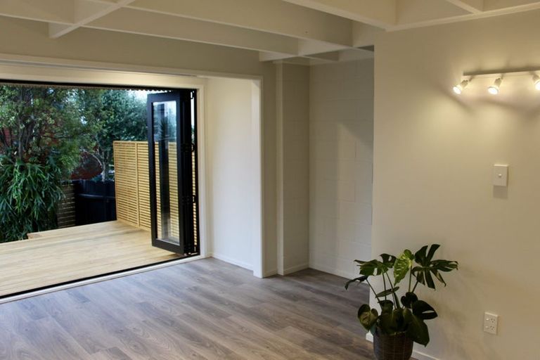 Photo of property in 2/75 Birkdale Road, Birkdale, Auckland, 0626