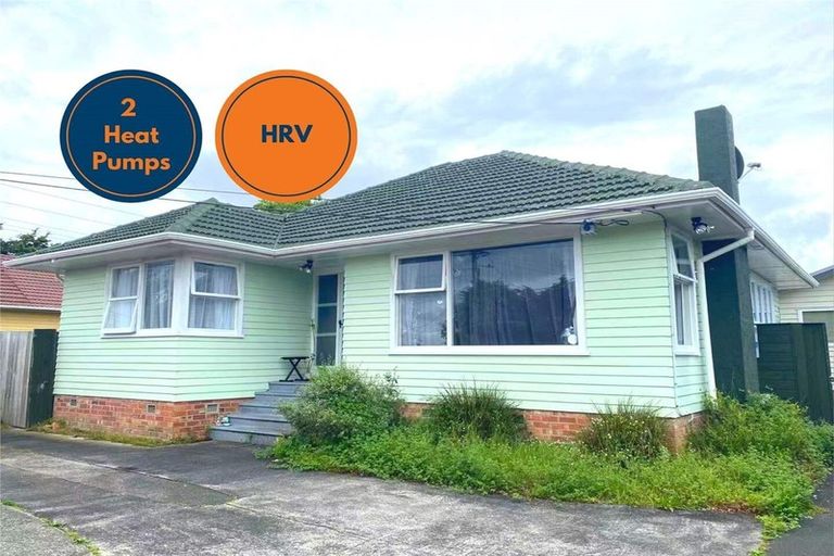 Photo of property in 90 Tirimoana Road, Te Atatu South, Auckland, 0602
