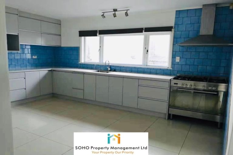 Photo of property in 165 Edmonton Road, Te Atatu South, Auckland, 0610