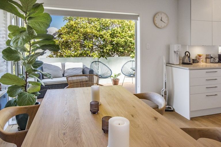Photo of property in 2/41 Merani Street, Narrow Neck, Auckland, 0622