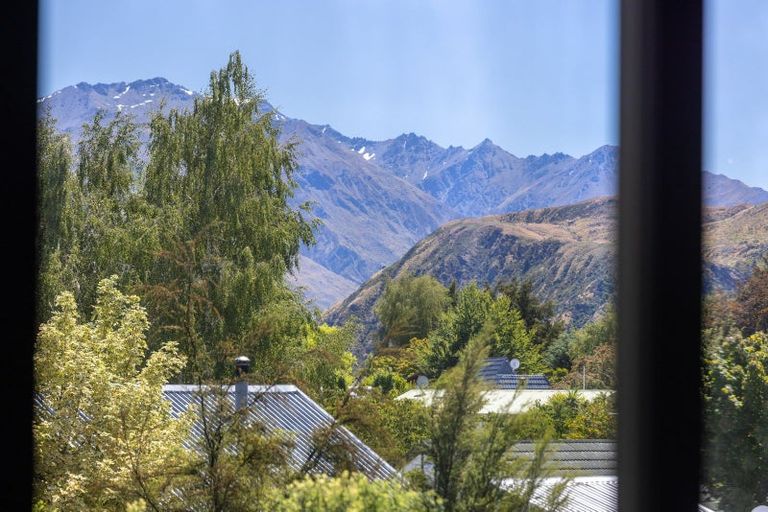 Photo of property in 1 Kamahi Street, Wanaka, 9305