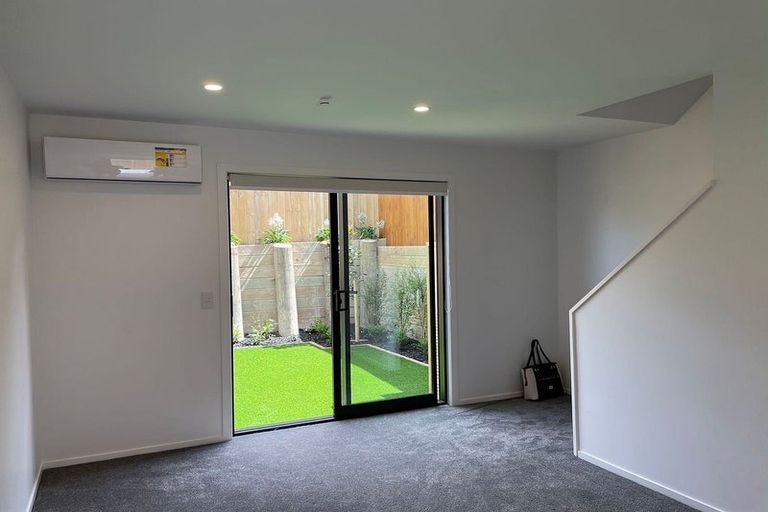 Photo of property in 2/102 Millbrook Road, Sunnyvale, Auckland, 0612