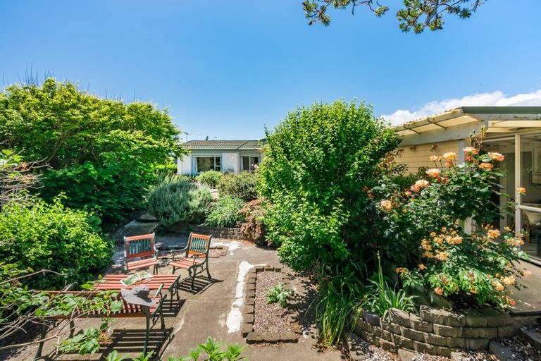 Photo of property in 20 Freyberg Crescent, Waikanae Beach, Waikanae, 5036