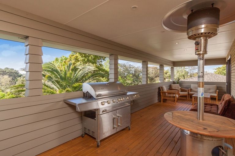 Photo of property in 12a Pendlebury Street, Green Bay, Auckland, 0604