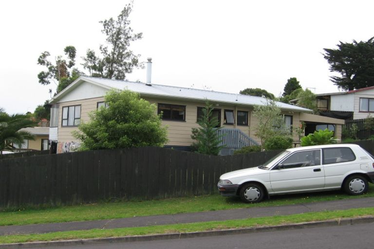 Photo of property in 8 Cyril Crescent, West Harbour, Auckland, 0618