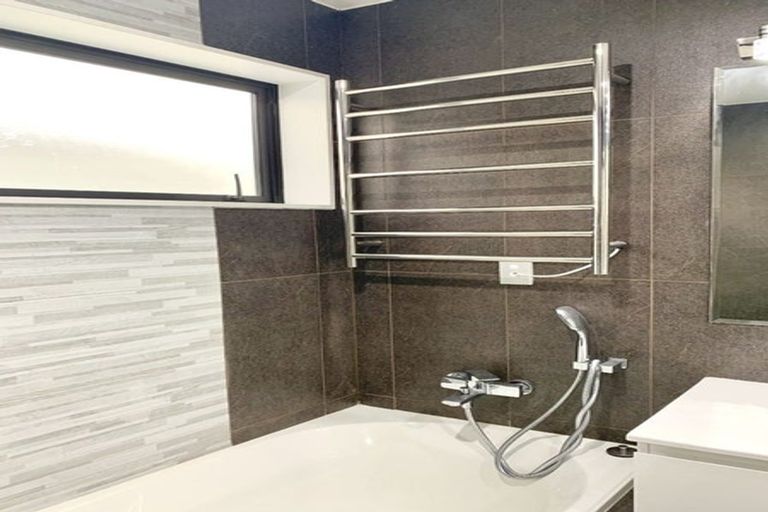 Photo of property in 8 Pihoihoi Place, Hobsonville, Auckland, 0616