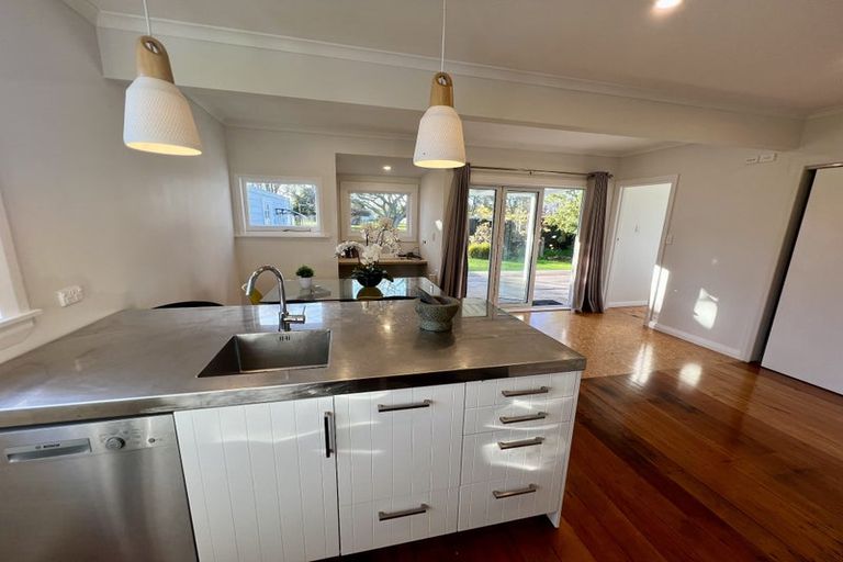 Photo of property in 2 Brassey Street, Waverley, 4510