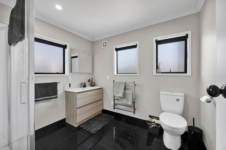 Photo of property in 9 County Drive, Hawera, 4610