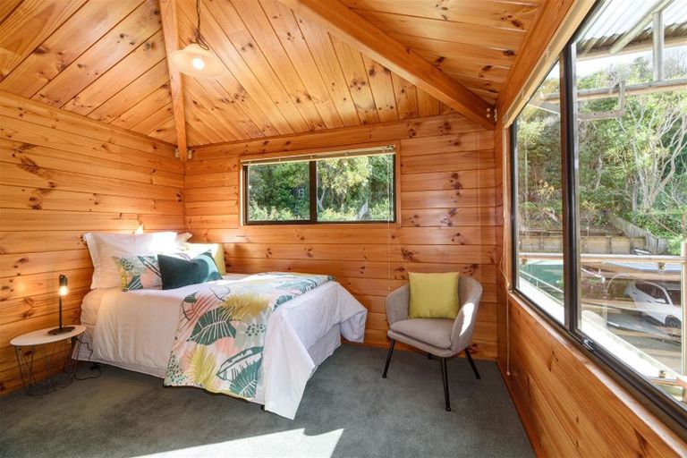 Photo of property in 18 Matakatia Parade, Matakatia, Whangaparaoa, 0930