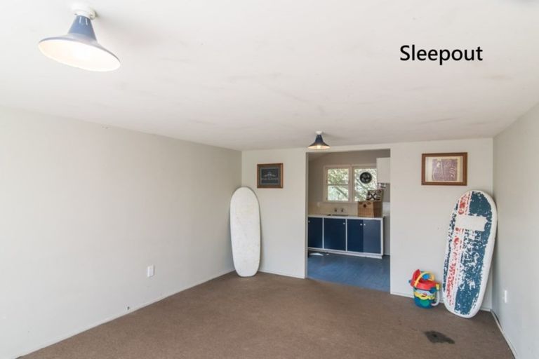 Photo of property in 2 Hemara Street, Waikanae Beach, Waikanae, 5036