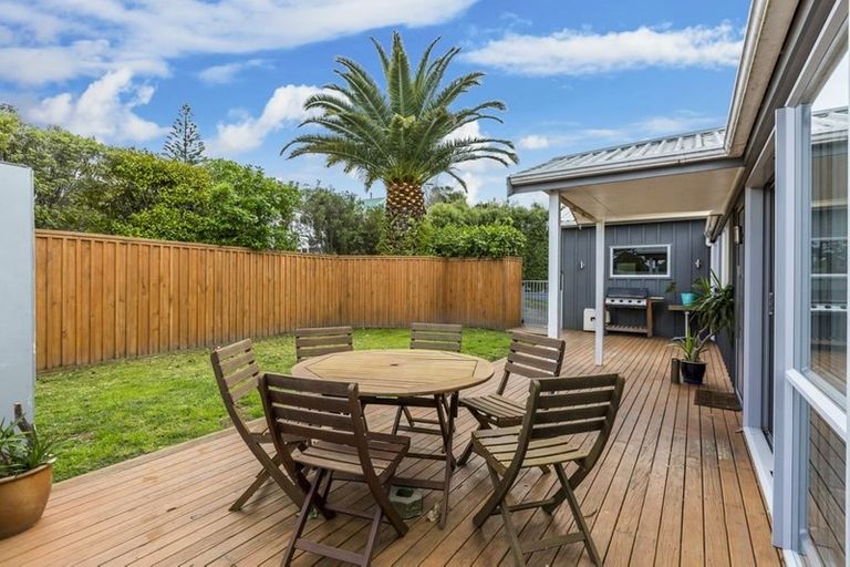 Photo of property in 24 Springtime Crescent, Stanmore Bay, Whangaparaoa, 0932