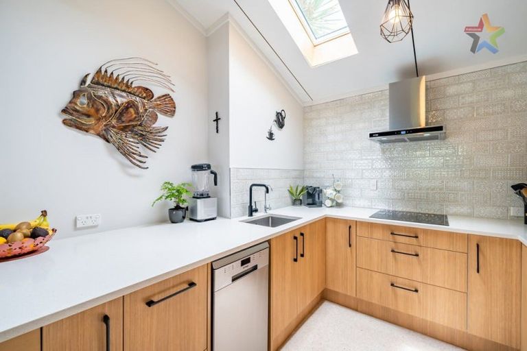 Photo of property in 6 Puriri Street, Eastbourne, Lower Hutt, 5013