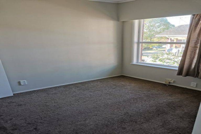 Photo of property in 2/5 Keldale Place, Forrest Hill, Auckland, 0620