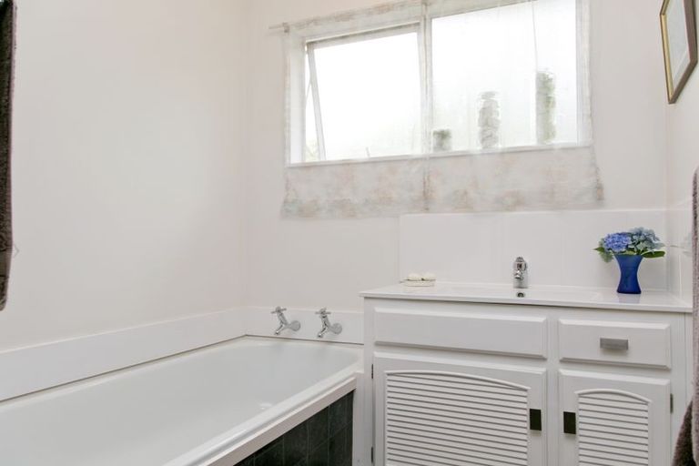 Photo of property in 2/15 Gladstone Grove, Richmond Heights, Taupo, 3330