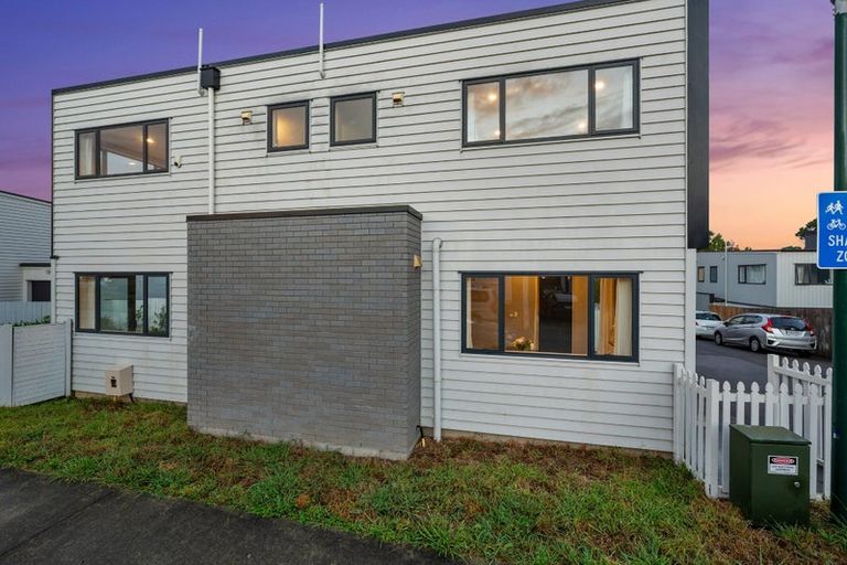 Photo of property in 2 Ketu Court, Albany Heights, Auckland, 0632