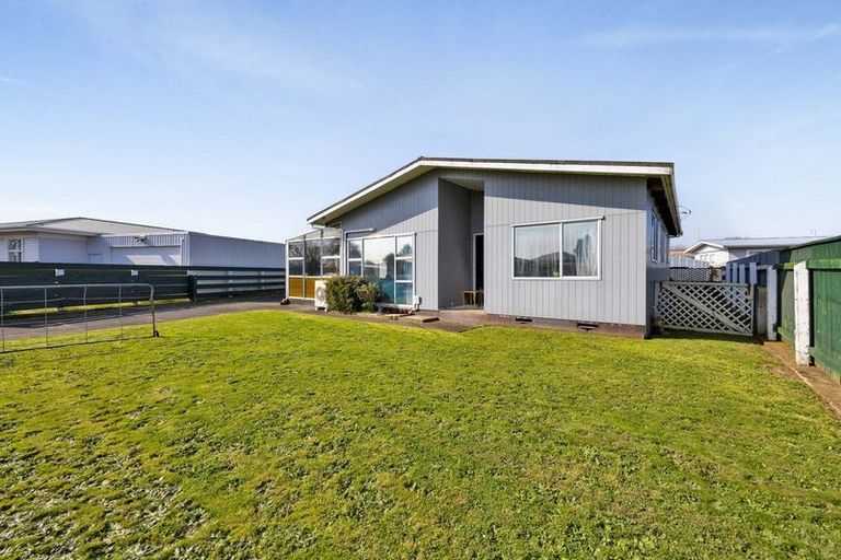 Photo of property in 2 Tawa Street, Hawera, 4610