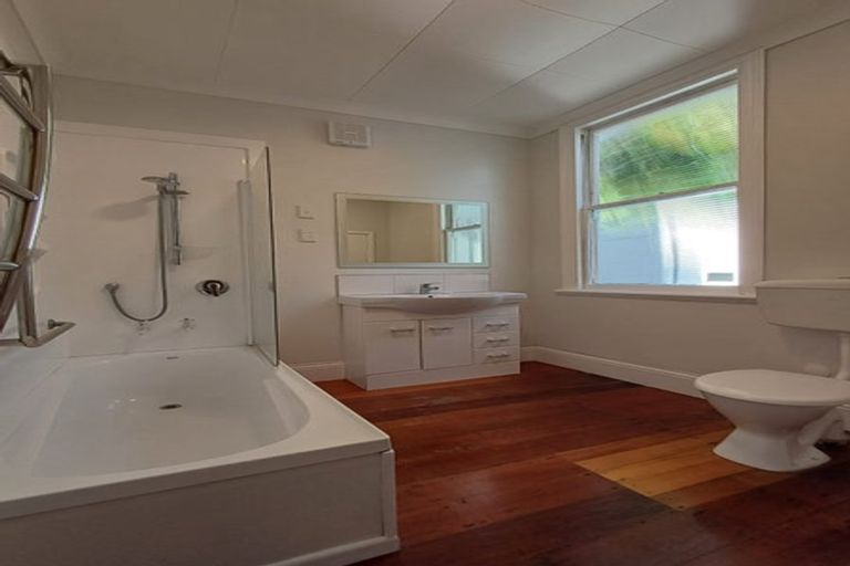 Photo of property in 26 Northland Road, Northland, Wellington, 6012