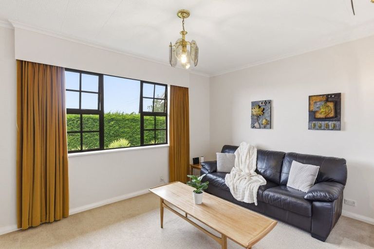 Photo of property in 15 Koputaroa Road, Levin, 5575