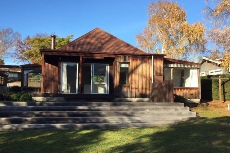 Photo of property in 124 Beacon Point Road, Wanaka, 9305