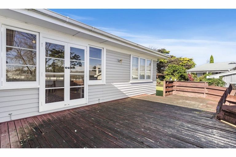 Photo of property in 10 Lloyd Avenue, Papatoetoe, Auckland, 2025