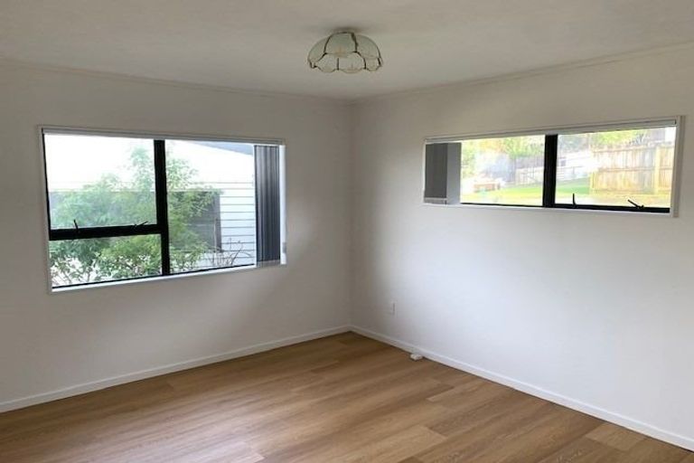 Photo of property in 19 Jumento Place, Unsworth Heights, Auckland, 0632