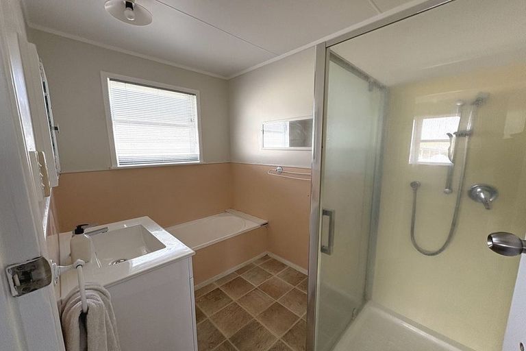 Photo of property in 2 Capella Place, Manurewa, Auckland, 2102