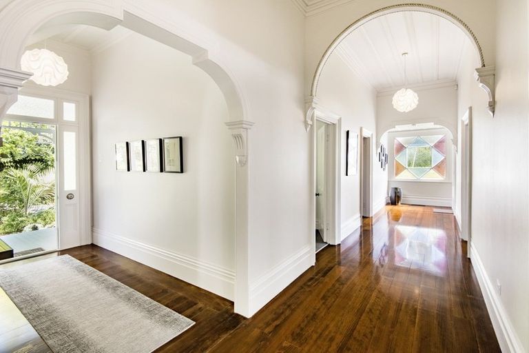 Photo of property in 52 Stanley Point Road, Stanley Point, Auckland, 0624