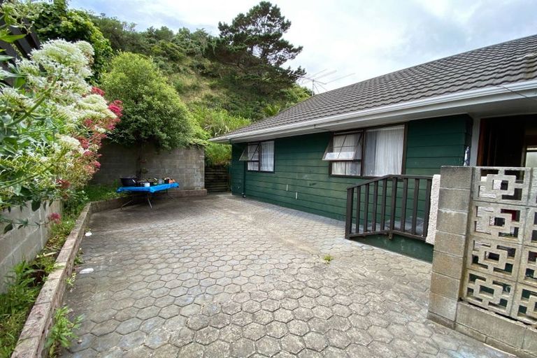 Photo of property in 20 Arahanga Grove, Maupuia, Wellington, 6022