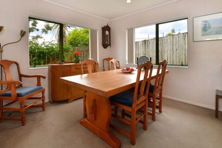 Photo of property in 4b Greta Place, Stanmore Bay, Whangaparaoa, 0932