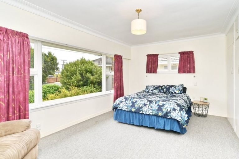 Photo of property in 1 Chilton Drive, Mairehau, Christchurch, 8052