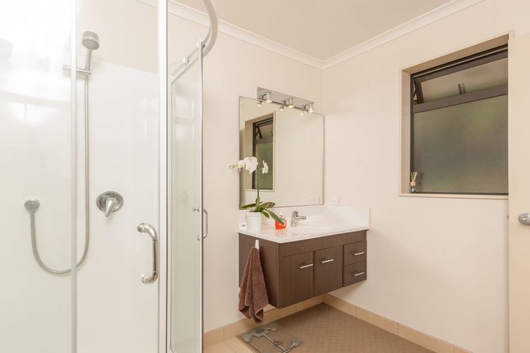 Photo of property in 12a Pendlebury Street, Green Bay, Auckland, 0604