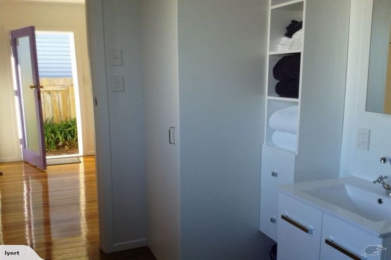 Photo of property in 1/15 Apu Crescent, Lyall Bay, Wellington, 6022