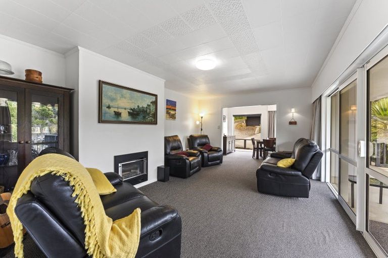 Photo of property in 24 Jocelyn Crescent, Pinehaven, Upper Hutt, 5019