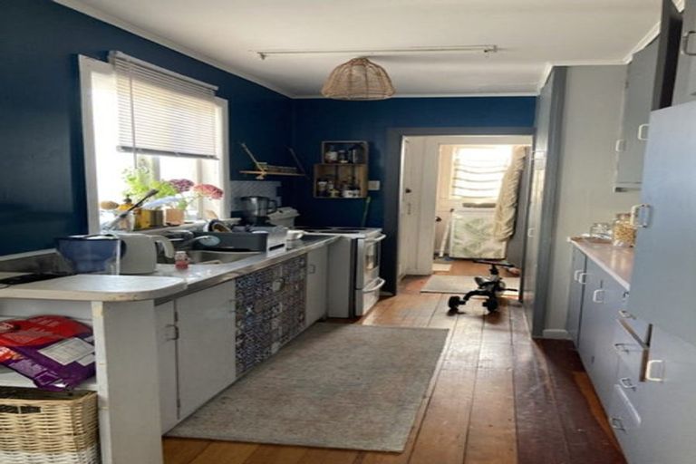 Photo of property in 36 Howard Road, Northcote, Auckland, 0627