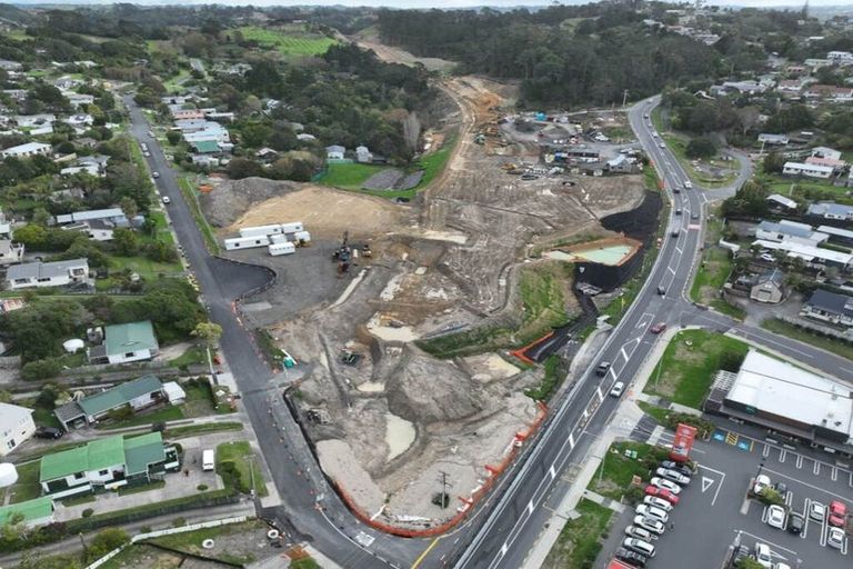 Photo of property in 1366 Whangaparaoa Road, Army Bay, Whangaparaoa, 0930