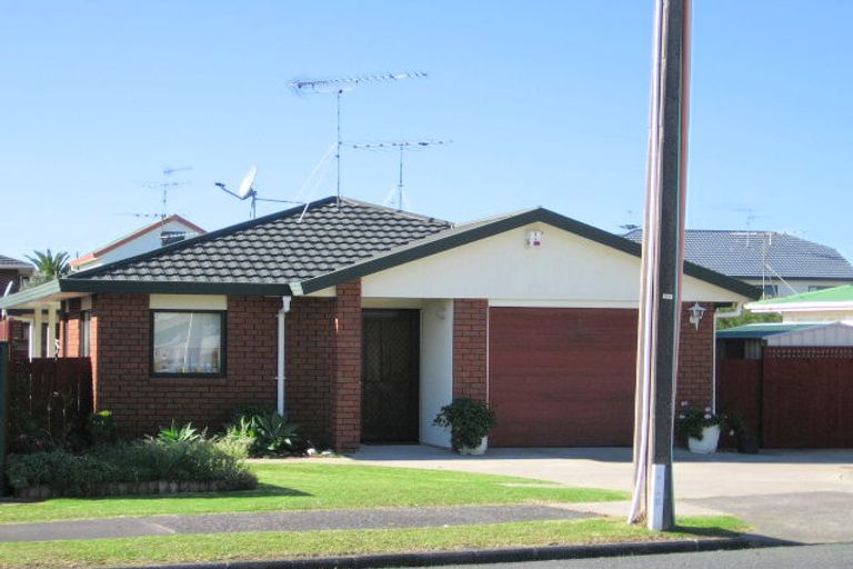 Photo of property in 11a Pine Road, Orewa, 0931