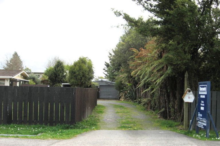 Photo of property in 8b Wyndham Road, Hannahs Bay, Rotorua, 3010