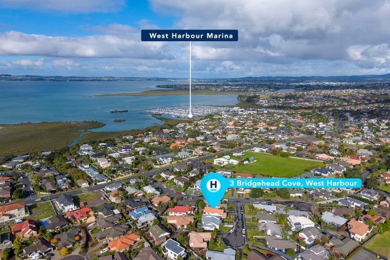 Photo of property in 3 Bridgehead Cove, West Harbour, Auckland, 0618