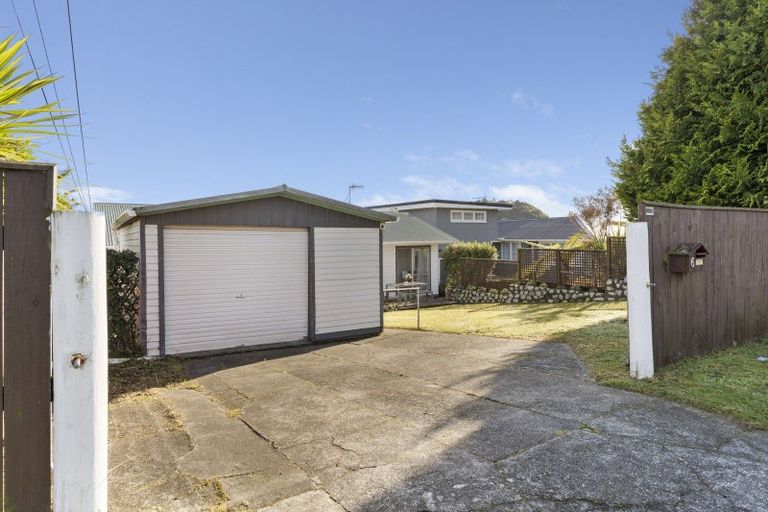 Photo of property in 6 Kaitawa Crescent, Paraparaumu, 5032