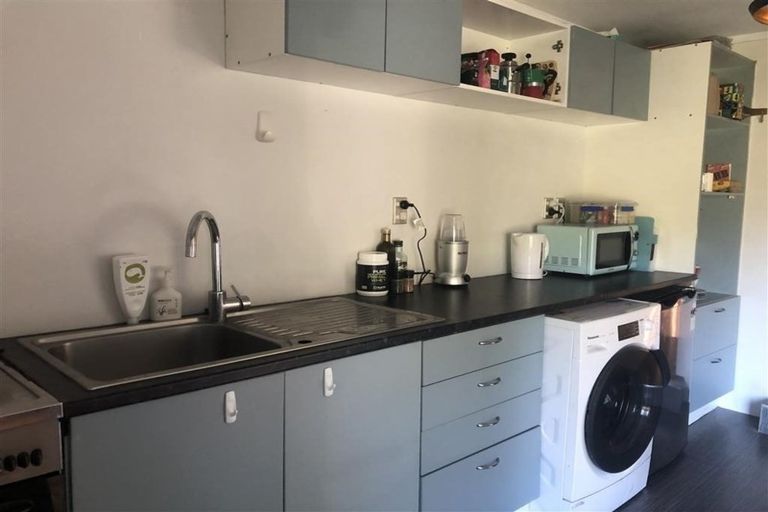 Photo of property in 5 Richmond Road, Mahina Bay, Lower Hutt, 5013