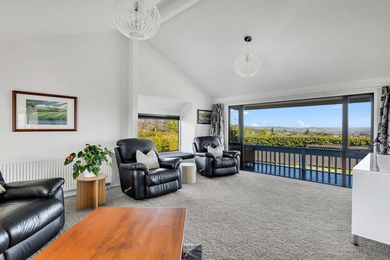 Photo of property in 37 Hikanui Drive, Havelock North, 4130