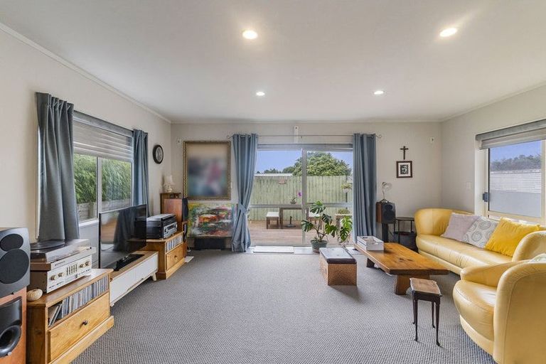 Photo of property in 98 Collingwood Road, Waiuku, 2123