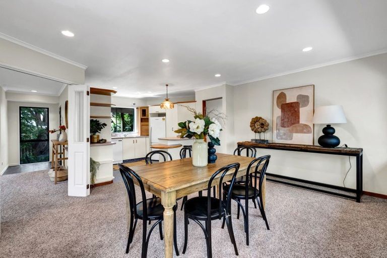 Photo of property in 15 Del Mar Place, Merrilands, New Plymouth, 4312